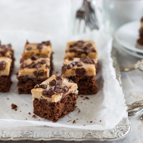 Veganes Rezept für Brownies mit Cheesecake-Topping
