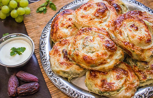 Albanische Pite mit veganer Spinat-Käse-Füllung